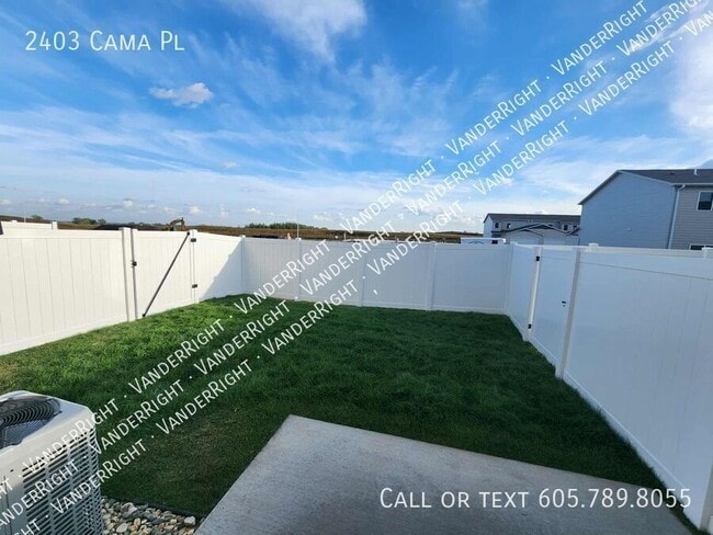 Building Photo - 2403 Cama Pl