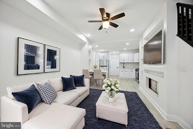 Building Photo - 3241 N Etting St