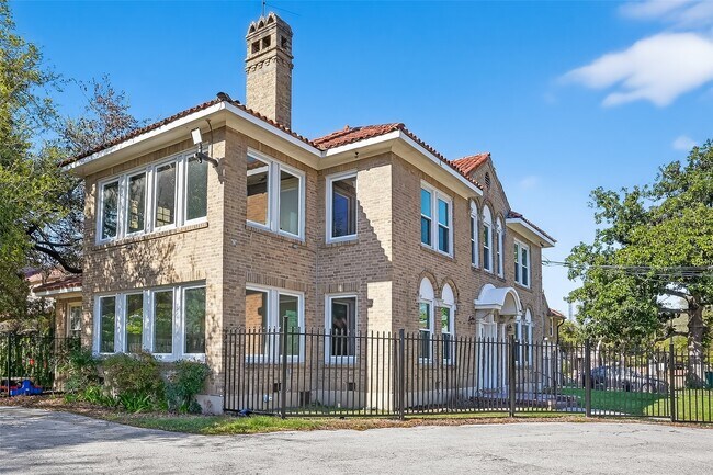 Building Photo - 3410 Austin St