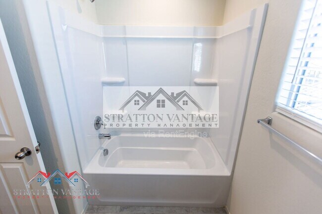 Building Photo - 24618 W Concorda Dr