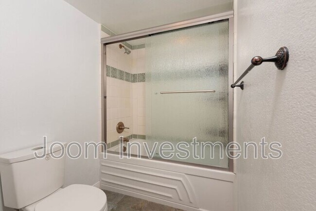 Building Photo - 444 S Los Robles Ave