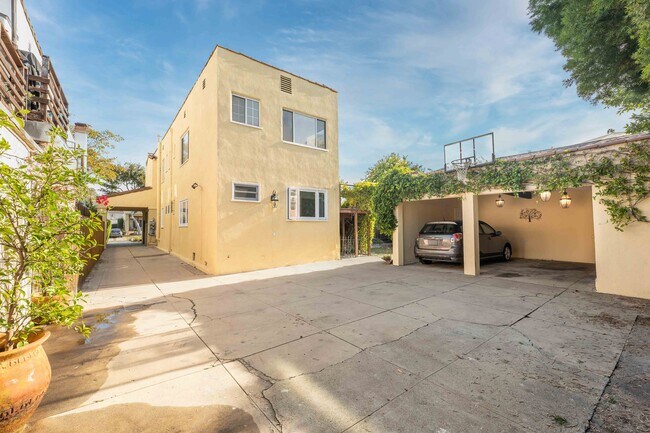 Building Photo - 6252 Commodore Sloat Dr