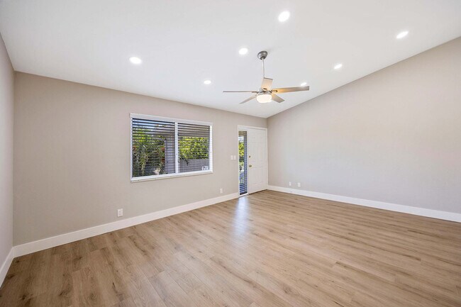 Building Photo - 707 Neapolitan Way