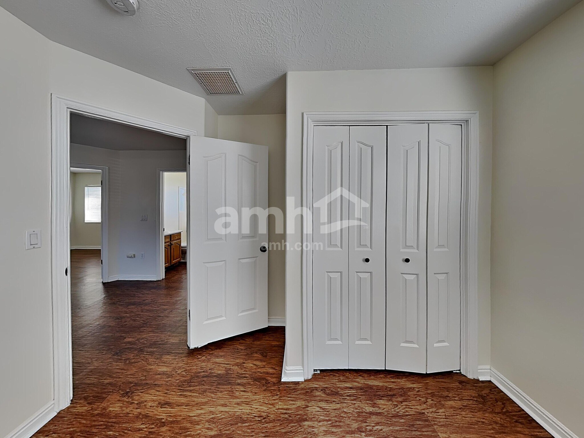 Building Photo - 1074 E 3250 N