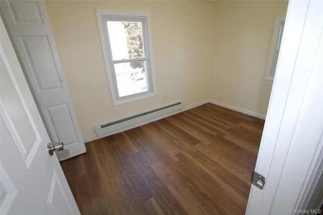 Building Photo - 12 Elm Ave