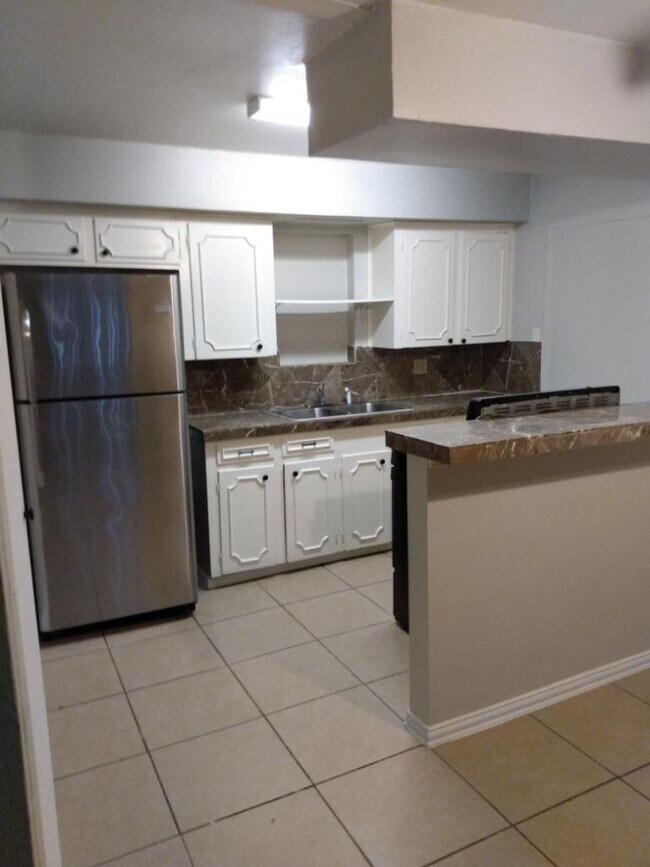 Building Photo - 4410 Nicholini St