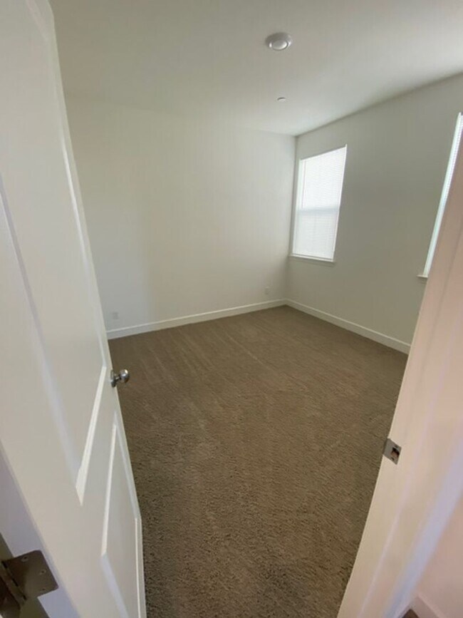 Building Photo - MOVE IN READY!  4 Bedroom Home in Whitney Ranch Rocklin