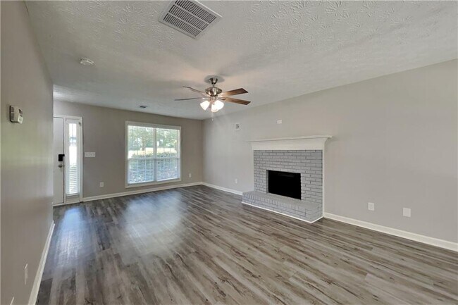 Building Photo - 2048 Glen Hope Trace