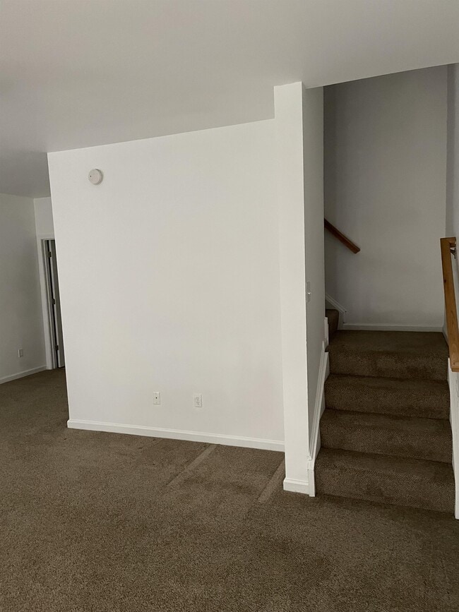 Building Photo - 115 Hartford Ct