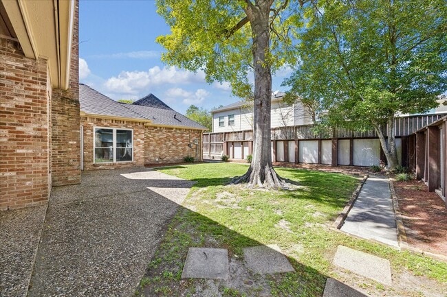 Building Photo - 1030 Crossroads Dr