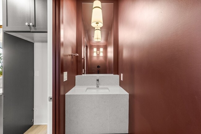 Building Photo - 601 S 9th St