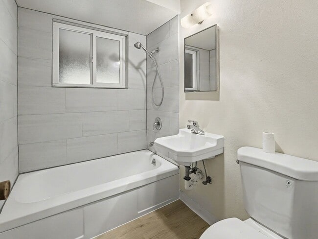 Building Photo - CHASD02