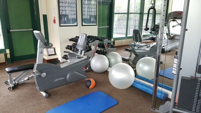 Building Photo - 2429 Locust St