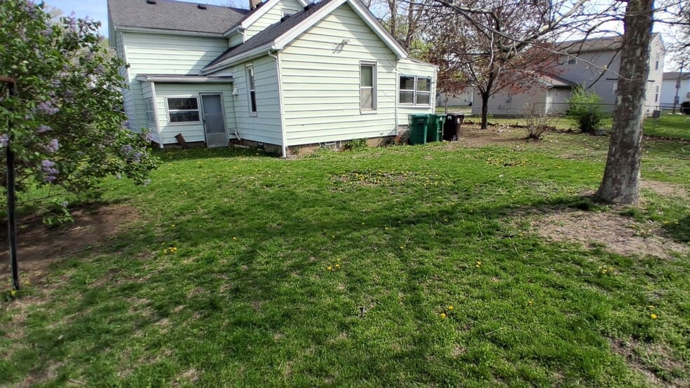 Building Photo - 1214 W Butler St