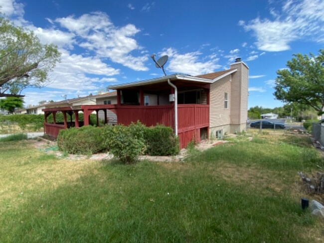 Building Photo - 521 W 400 N