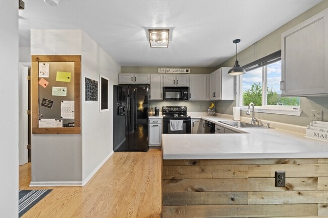 Building Photo - Charming home in Stonegate community of Pa...