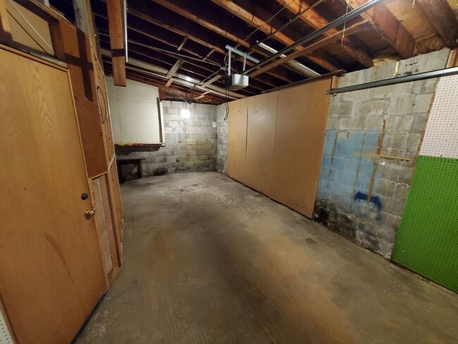 Building Photo - 5BR Home in Belknap Lookout, Walk to Downtown and Medical Mile