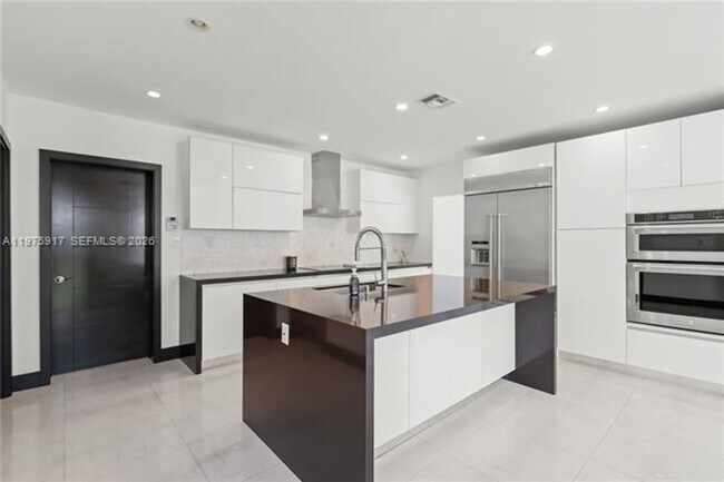 Building Photo - 519 Alhambra Cir