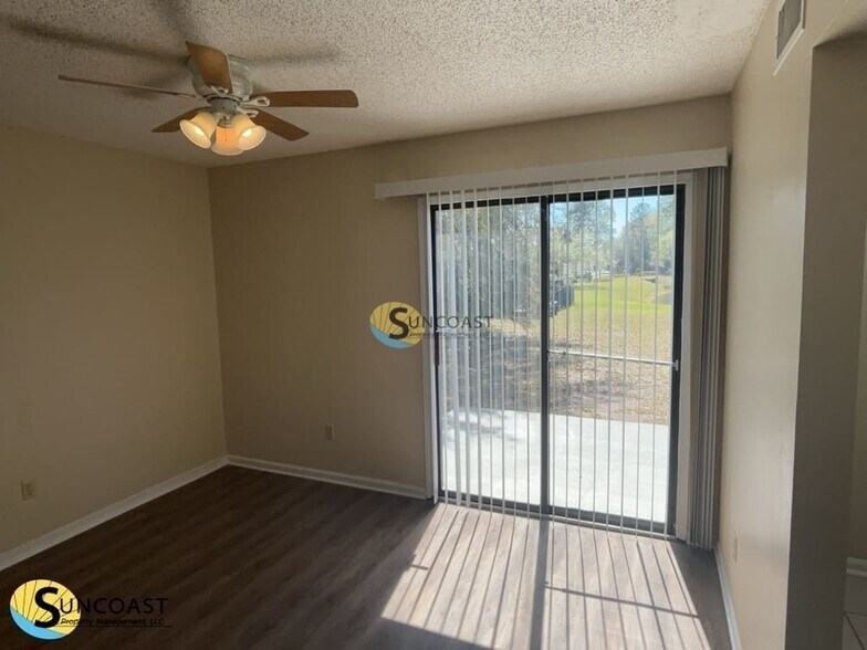 Building Photo - 8702 Bandera Cir S