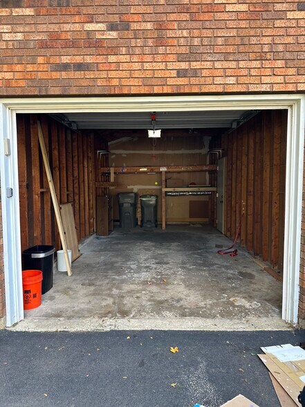 Building Photo - 226 Maple St