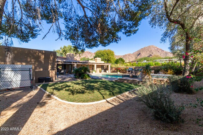 Building Photo - 4450 E Camelback Rd