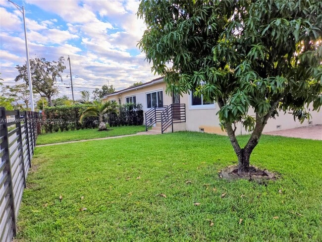 Building Photo - 1690 E 5th Ave