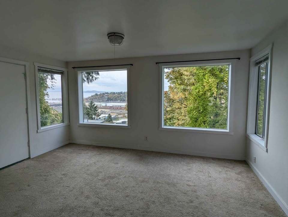 Building Photo - 2219 11th Ave W