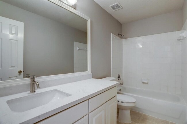 Building Photo - 15530 Hickory Dale St