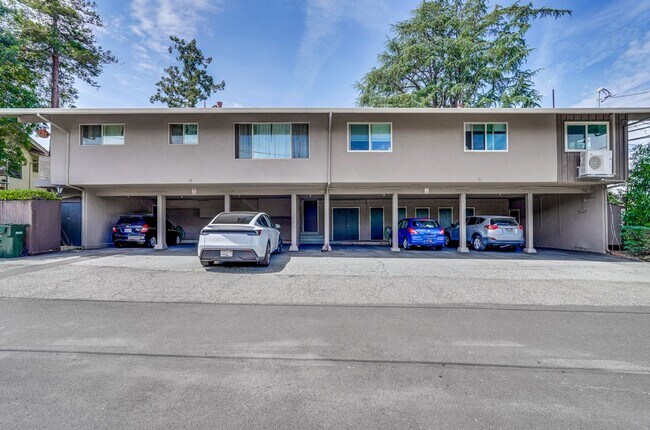 Building Photo - Top floor 2 Bed 2 Bath Condo in Los Altos!