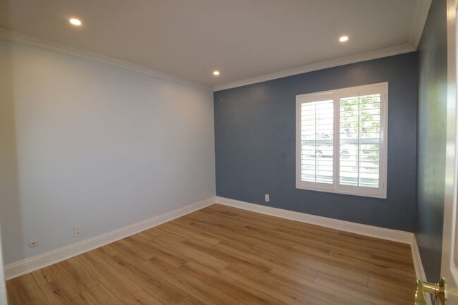 Building Photo - Beautiful West Hills Pool Home For Lease!