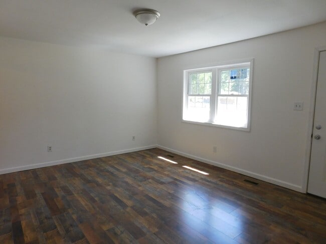 Building Photo - 4004 Brandywine Dr