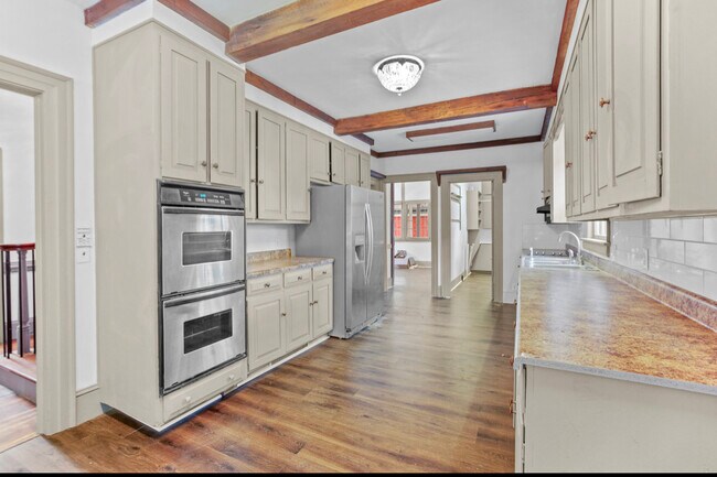 Building Photo - 620 Falls Rd