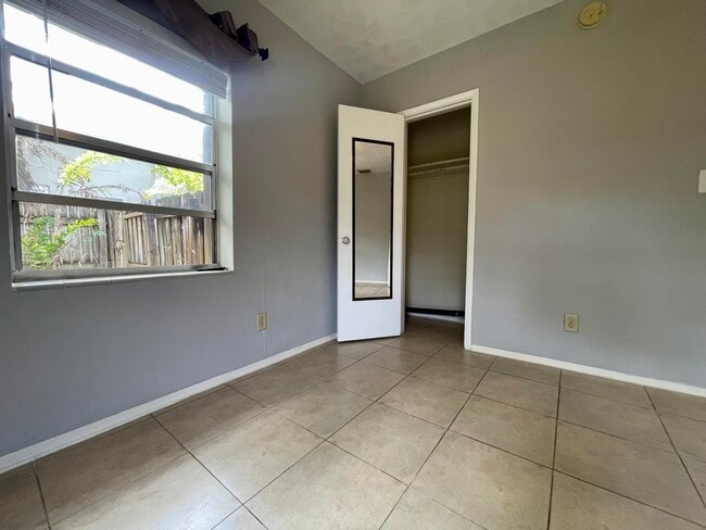 Building Photo - 2204 NW 3rd Ave