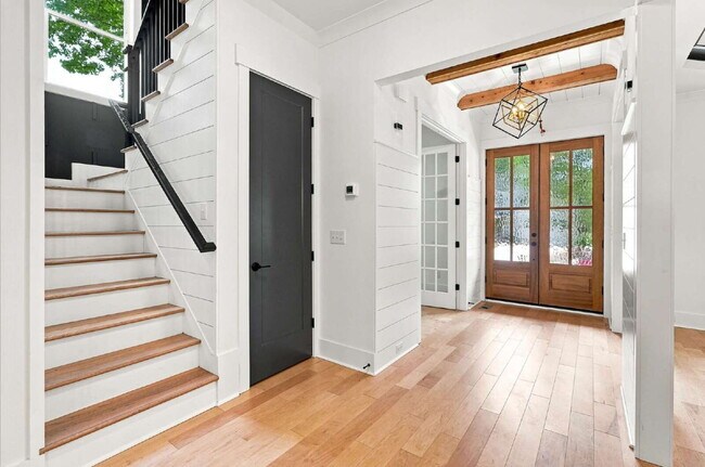 Building Photo - Luxurious Craftsman-style Home in Wake Forest