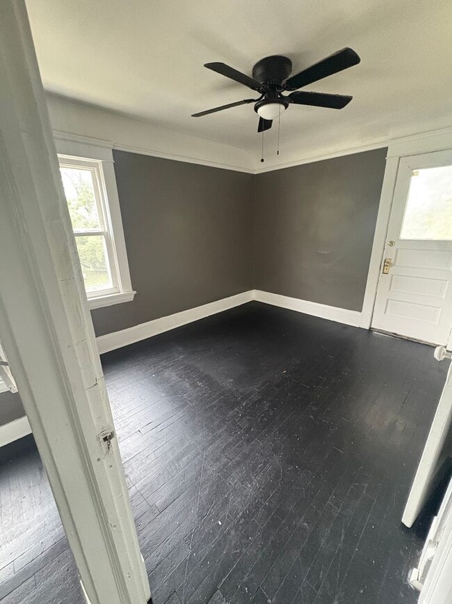 Building Photo - Renovated 3 bedroom house