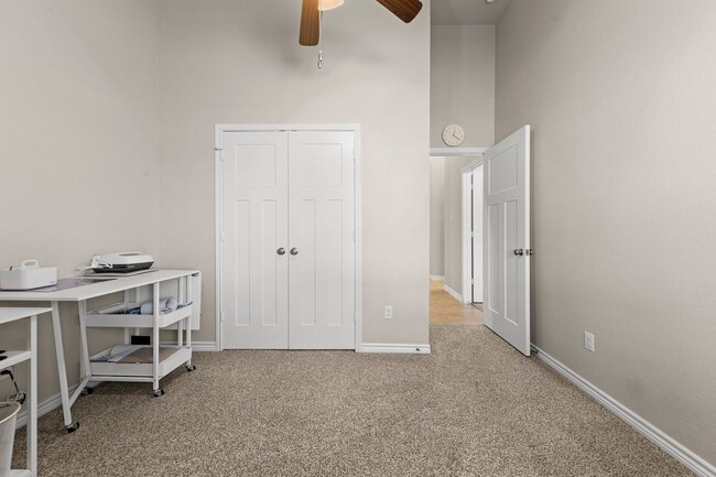 Building Photo - Upscale Living!