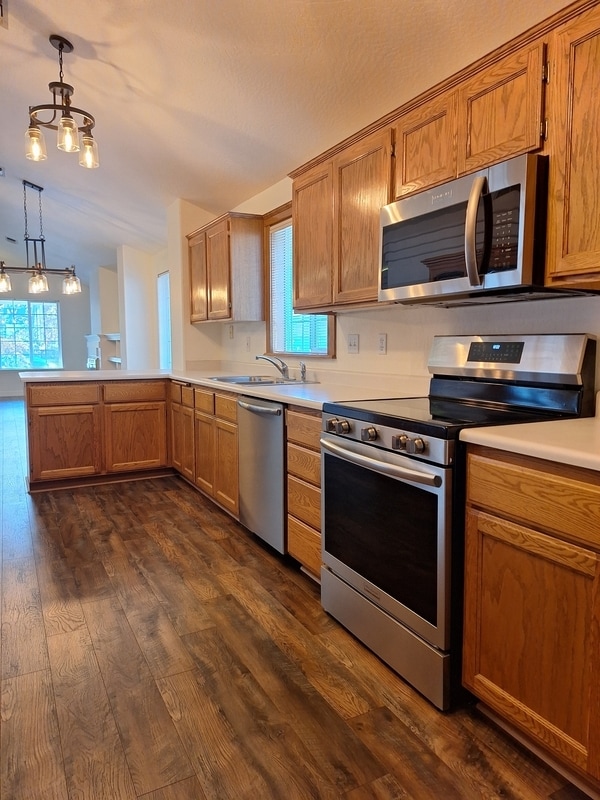 Building Photo - 3535 Village Dr