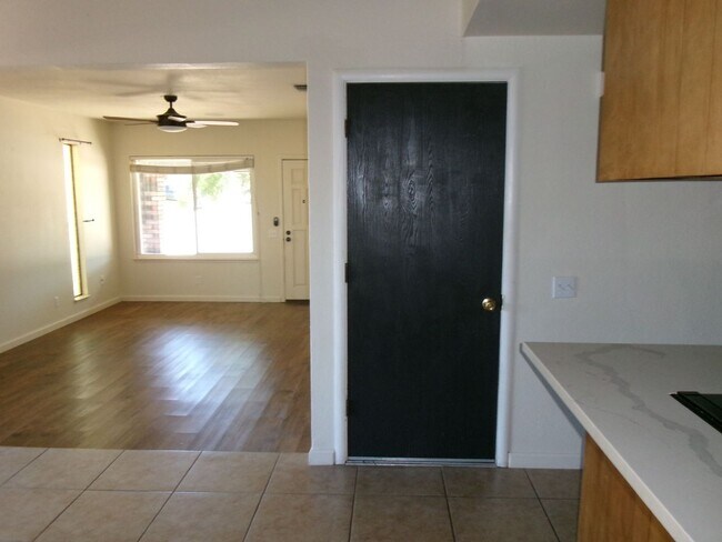 Building Photo - 9685-9687 Lake Natoma Dr