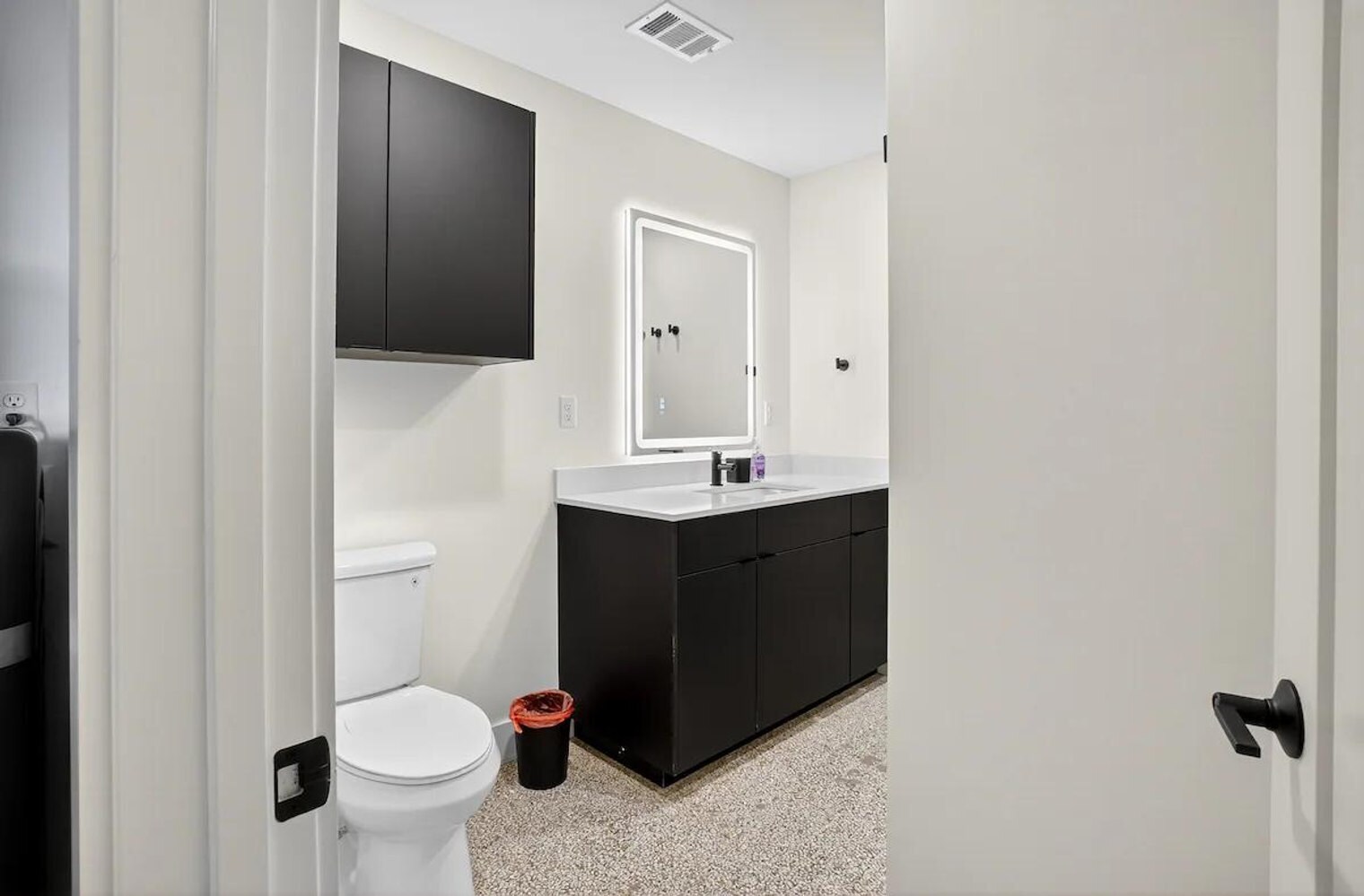 Building Photo - 400 S Main St