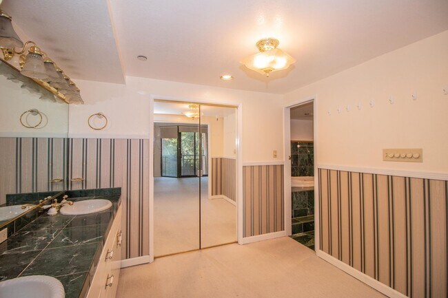 Building Photo - 101 Lombard St