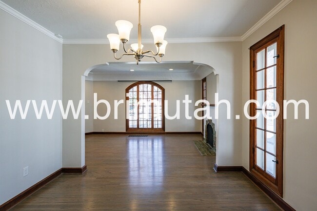 Building Photo - 1572 Kensington Ave