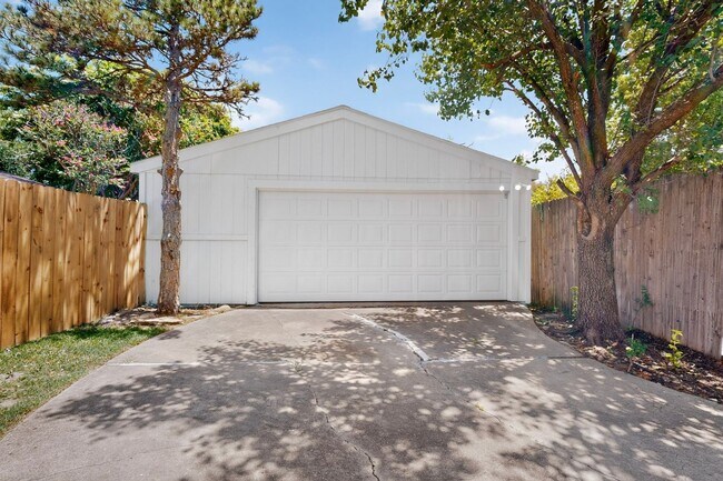 Building Photo - Plano Gem Ready To Be Your Home
