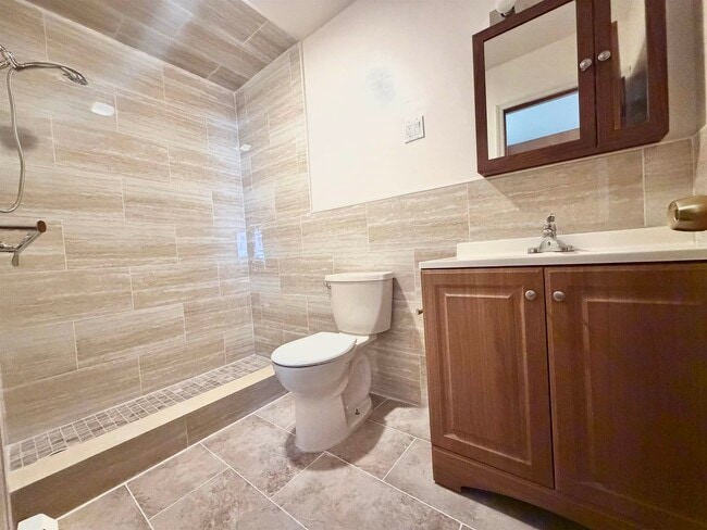 Building Photo - 406 5th St