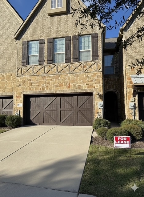 Building Photo - 557 Reale Dr