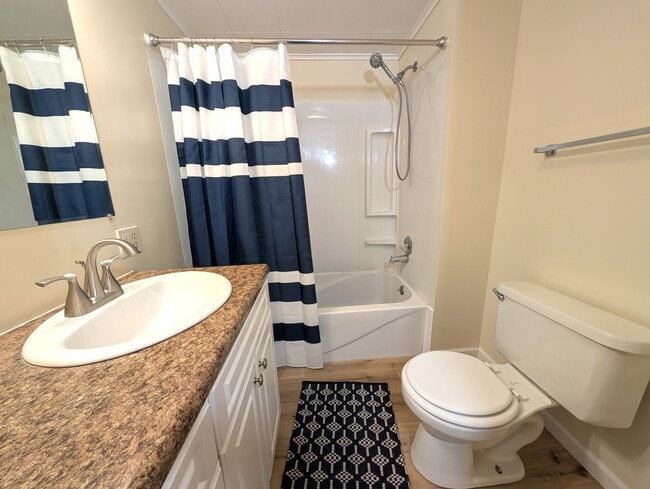 Building Photo - 813 E Pearl St