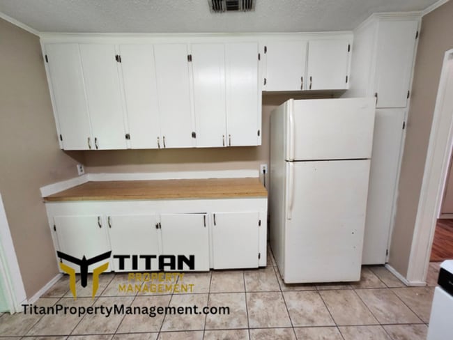 Building Photo - 3 bed house