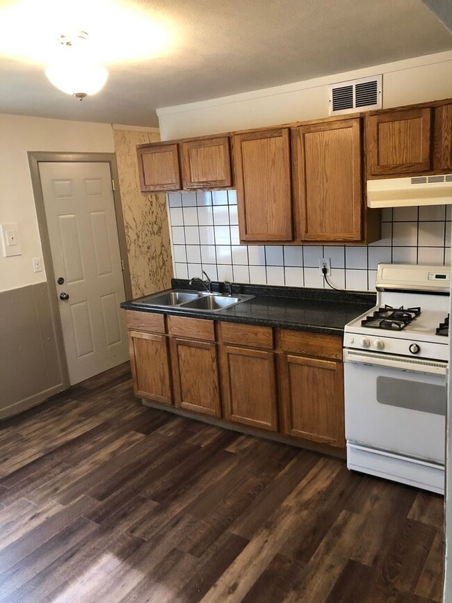 Building Photo - 4205-4205 8th St