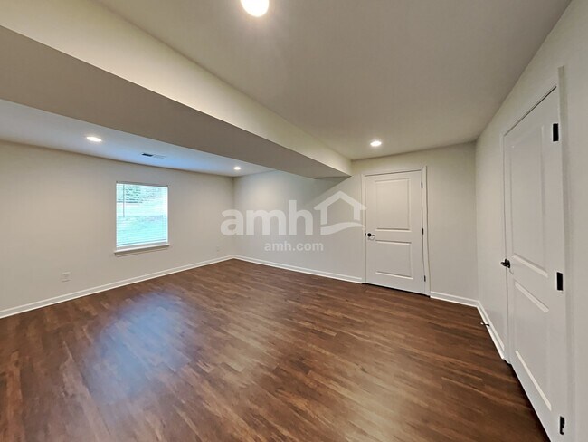 Building Photo - 7184 Kenyon Dr
