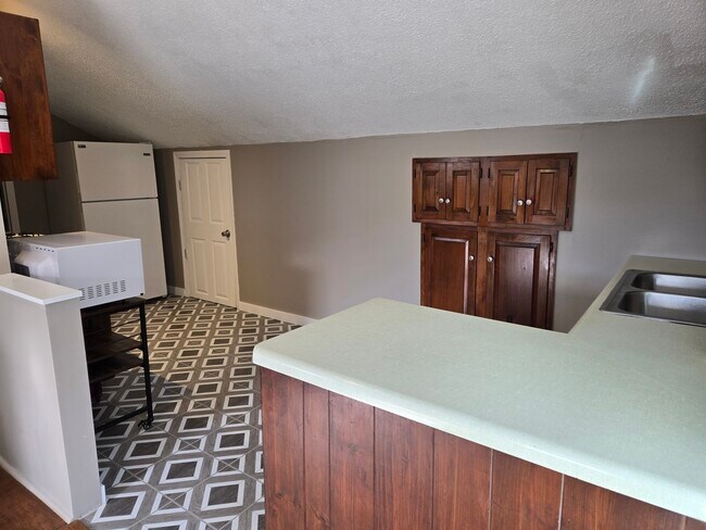 kitchen - 295 Shiloh Rd