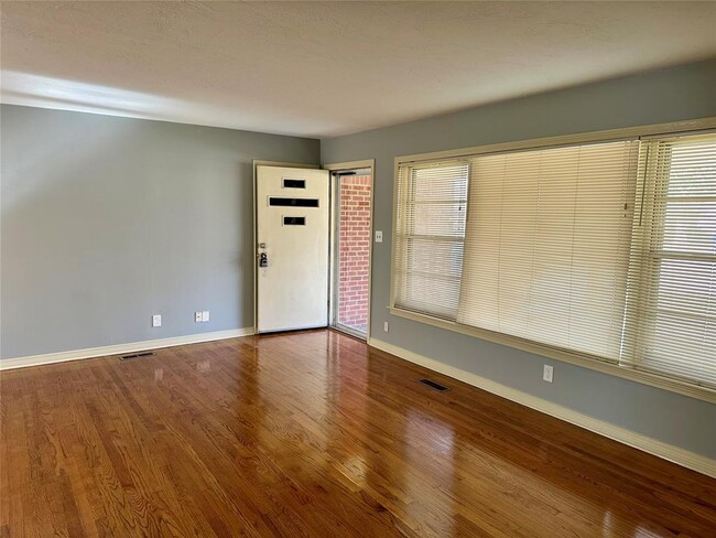 Building Photo - 1224 Westlawn Dr